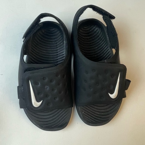 Nike Black Unisex Velcro Strap Sandals Size 6c - Picture 1 of 7